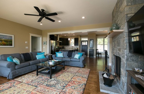 Asheville House | Epic Long Range Mountain Views! Close to Asheville, & Fire Pit! 4BR/3BA