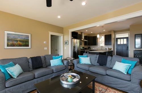 Asheville House | Epic Long Range Mountain Views! Close to Asheville, & Fire Pit! 4BR/3BA