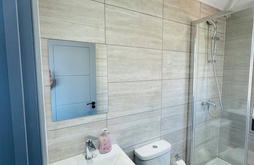 Yiewsley House | Equipped room with amenities nearby high street and station