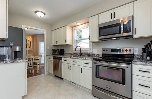 Northwest Raleigh House | Escape to Blue Wilderness: A stylish townhouse