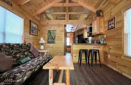Mooresboro Cabin | Escape to nature in this cabin