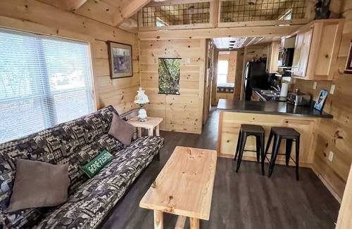 Mooresboro Cabin | Escape to nature in this cabin