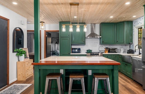 Brevard House | Escape to Our Charming A-Frame Retreat -Family Fun