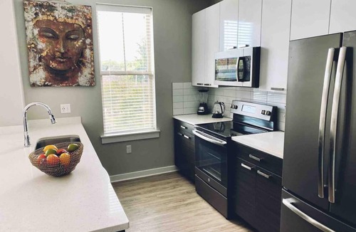 Charlotte Apartment | *ESSENCE* *UPTOWN* *LUXURY LIVING*