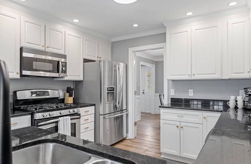 Cary House | EV Charger|King Bed|Pets OK|Bond Lake