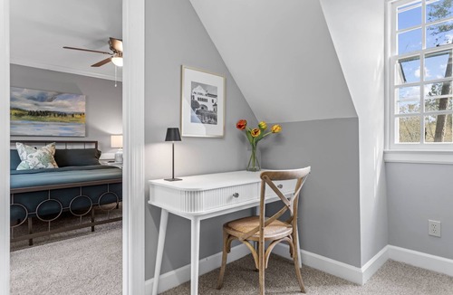 Cary House | EV Charger|King Bed|Pets OK|Bond Lake