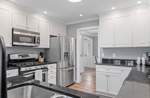 Cary House | EV Charger|King Bed|Pets OK|Bond Lake