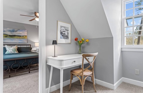 Cary House | EV Charger|King Bed|Pets OK|Bond Lake