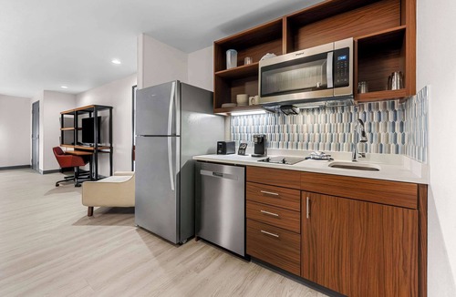 Terry Sanford Hotel | Everhome Suites Fayetteville near Fort Bragg