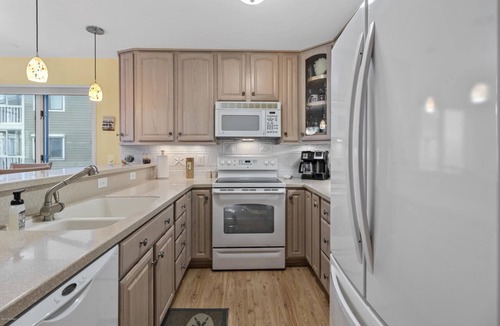 Pine Knoll Shores Condo | Exceptionally Clean 3Br/3Ba Oceanfront Condo in the Heart of the Crystal Coast