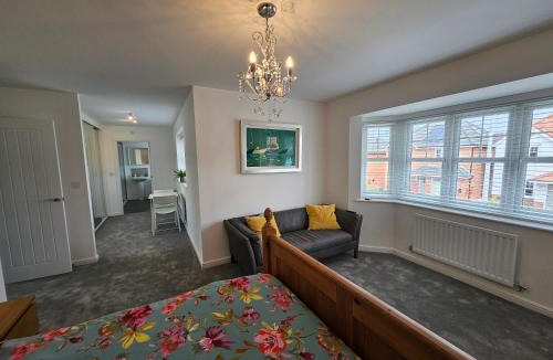 Crosby Bed & Breakfast | Exclusive suite, Thornton, Liverpool Near Crosby