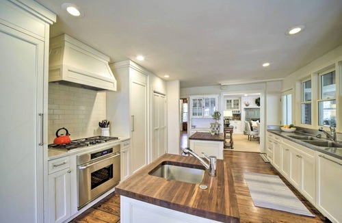 Highlands House | Expansive home, Walk to Downtown,Fiber Optic Wi-FI