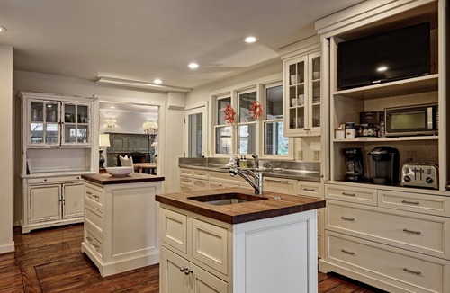 Highlands House | Expansive home, Walk to Downtown,Fiber Optic Wi-FI