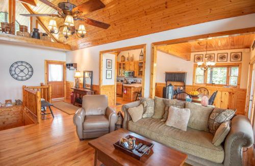 Piney Creek House | Expansive Porches with Views, Fireplaces, Comm Rec Center