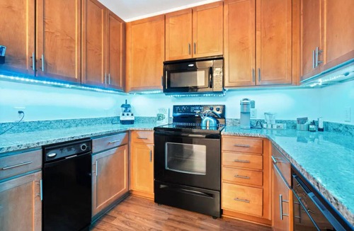 Greensboro Condo | Experience comfort near Greensboro Coliseum 6 min