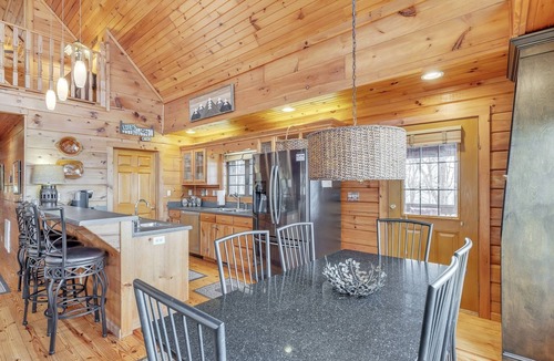 Lynn Cabin | Experience Luxury at The Sanctuary in Hendersonville by Sunscape Property Management