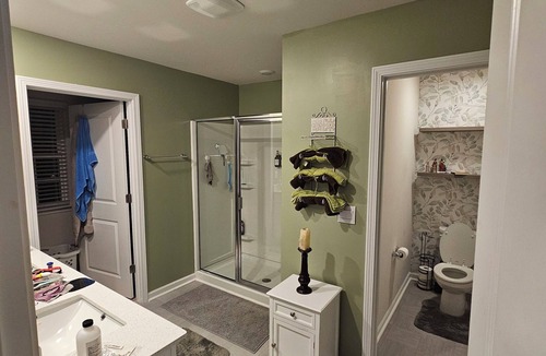 Carthage House | "Experience Luxury at our 5-bdrm getaway. Just a 15 Minute Drive to the Greens"