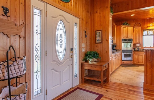 Whittier House | Experience luxury at the Whittier Summit Escape