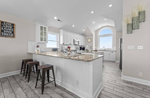 South Nags Head House | Experience luxury at Turquoise Turtle in Nags Head, perfect for up to 16 guests.