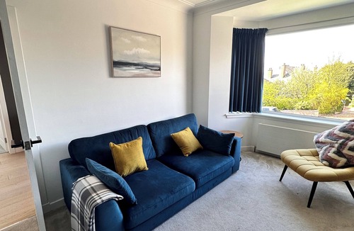 Corstorphine House | Experience Luxury: Stunning 5-Bed Airbnb in the Heart of Enchanting Edinburgh