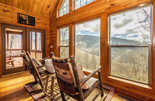 Bryson City Cabin | Experience mountain serenity at Millstone Lodge