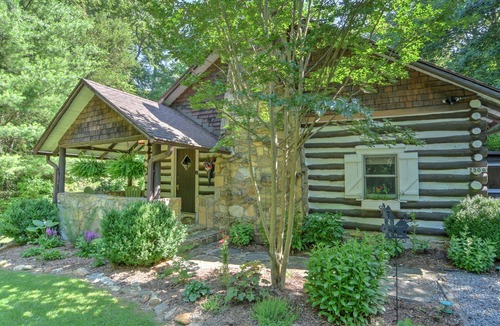 Hendersonville House | Experience Old World Charm with Modern Conveniences.