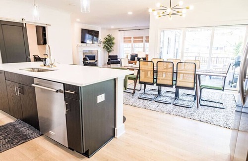 Apex Apartment | Experience `The Grande 532` in Downtown Apex!