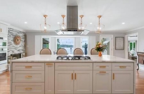 Portsmouth House | Experience Timeless Luxury at Cavalier Manor on a Lake