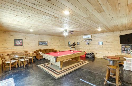 Frank House | Explore Linville Falls Cabin with Game Room and Deck!