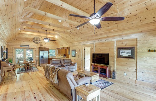 Frank Cabin | Explore Linville Falls: Cabin w/Game Room + Deck!