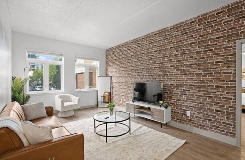 Charlotte Center City Apartment | Exposed Brick Apt - Uptown