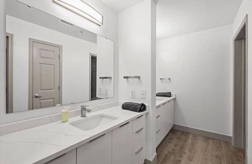 Charlotte Center City Apartment | Exposed Brick Apt - Uptown