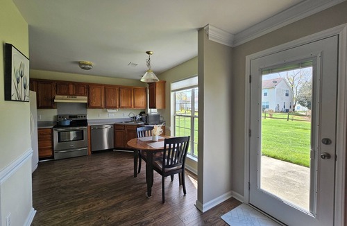 Davis Lake - Eastfield House | Exquisite 3BR+BonusRm/5 Beds/2.5 bath/Workspace/Family Friendly/REDUCED PRICE
