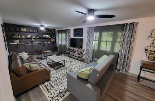 Kannapolis House | Exquisite, newly renovated large home near I-85