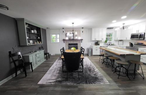 Kannapolis House | Exquisite, newly renovated large home near I-85
