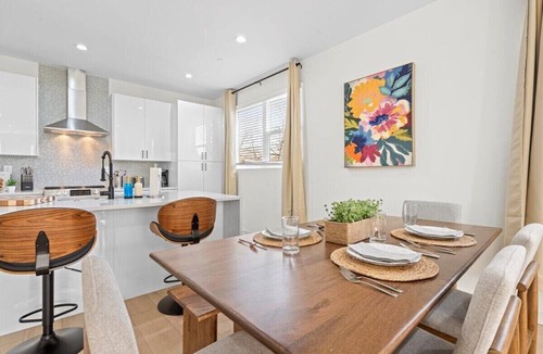 North Charlotte Apartment | Exquisite Room near Charlotte Spectrum Center
