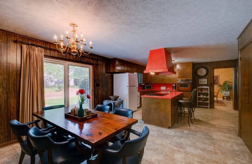 Valdese House | Extended family getaway, executive retreats, events