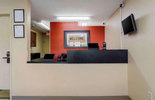 Greensboro Hotel | Extended Stay America Select Suites - Greensboro - Wendover Ave - Big Tree Way