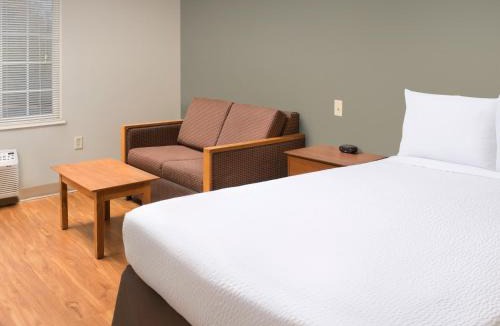 Shipyard Plaza Hotel | Extended Stay America Select Suites - Wilmington - West