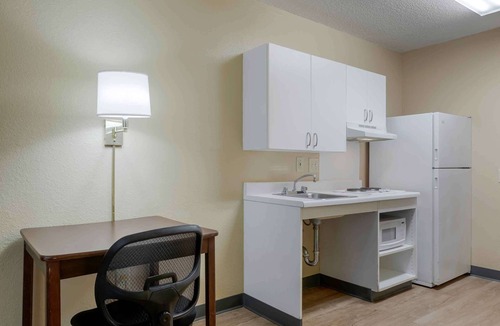 Durham Hotel | Extended Stay America Select Suites Raleigh RTP 4610 Miami B