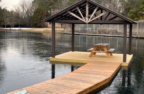 Burlington House | Extended Stay Contemporary Secluded Waterfront Lodge in Bamboo, Burlington NC,