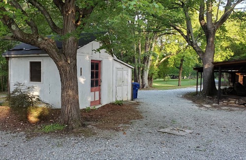Elon House | Extended Stay Four Bedroom Charming House on 4 Acres Near Elon & Burlington NC