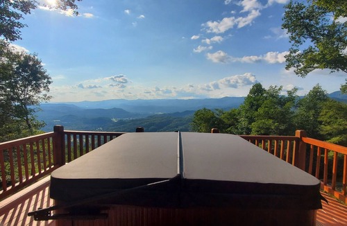 Andrews Cabin | Extraordinary Lodge with Breathtaking Mt. Views