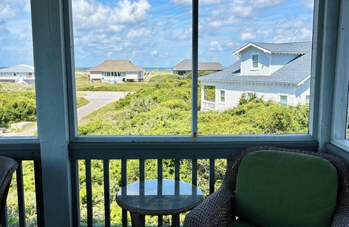 Bald Head Island House | Fab Ocean Views! Walk to beach! Sun & screened porches facing ocean. Both Clubs.