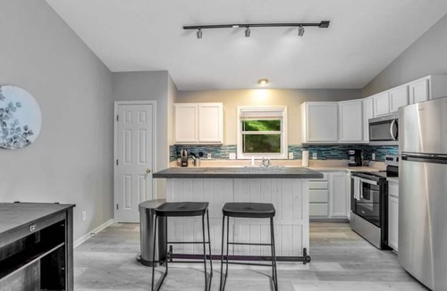 Royal Pines House | Fab South Asheville Townhome Hot Tub Pet Friendly