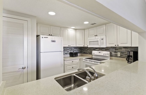 Shelter Cove Condo | Fabulous Water & Shelter Cove Harbour Views