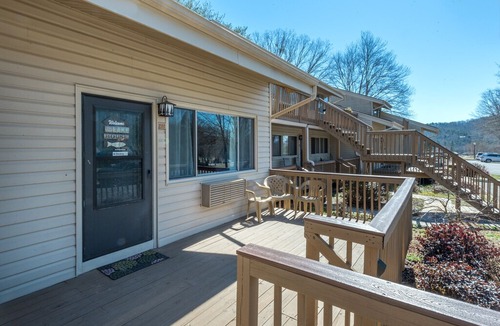 Lake Lure Condo | Fairway Villa #202