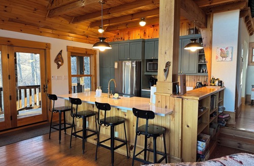 Black Mountain Cabin | Fairytale 3-bedroom cabin in lovely Black Mountain with Views, WiFi, Hot Tub