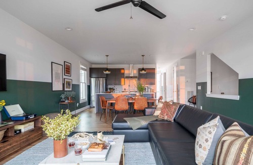 Buena Vista Cottage | Faith by Avantstay Stylish 4BR Condo in Heart of Nashville