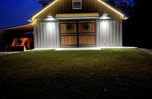 Saluda House | Fall getaway! Plan an adventure to local apple orchard, pumpkin farm or winery!